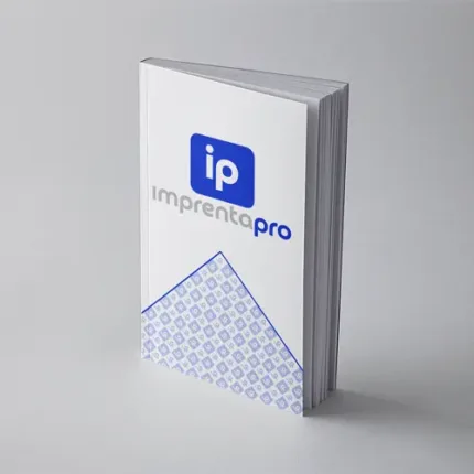 Catálogos personalizados para empresas impresos en formato vertical con tapa blanca, presentando el logotipo de imprenta pro en el centro y un diseño decorativo en la parte inferior. El catálogo tiene un acabado profesional, ideal para mostrar productos o servicios.