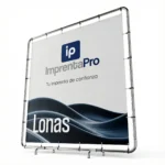 Lona impresa a medida para publicidad, mostrando el logotipo de imprenta pro en el centro. La lona está montada en una estructura metálica con soportes, ideal para eventos, ferias y publicidad exterior.