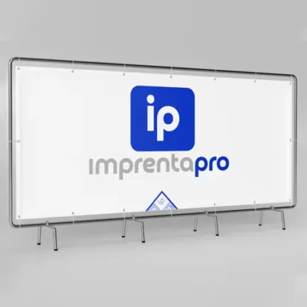 Lona impresa a medida para publicidad, mostrando el logotipo de imprenta pro en el centro. La lona está montada en una estructura metálica con soportes, ideal para eventos, ferias y publicidad exterior.