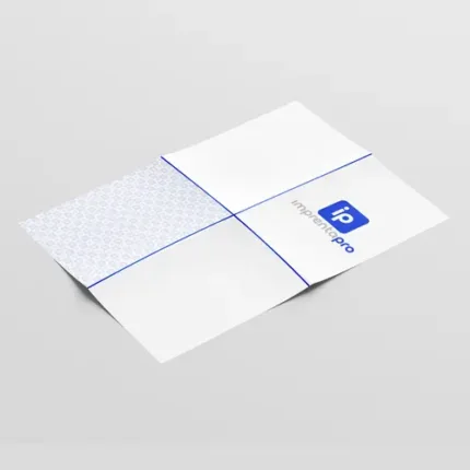 Folletos Promocionales con Pliegue en Cruz , mostrando un diseño en blanco y azul con el logotipo de imprenta pro. Ideal para campañas publicitarias, eventos o promociones, ofreciendo un formato único para destacar la información.