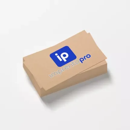 Imagen de tarjetas de visita de papel Kraft personalizadas impresas por Imprenta PRO.