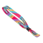 Pulseras de tela personalizadas para eventos, impresas o bordadas, tamaño 35 x 1.5 cm, ideales para festivales y control de acceso.